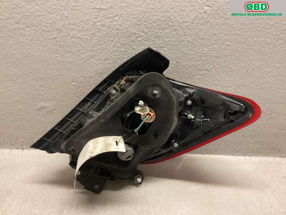 Baklykt venstre til Toyota Yaris 2014-2020 (Type III, Fase 2)  (TOYOTA|815680D600|)
