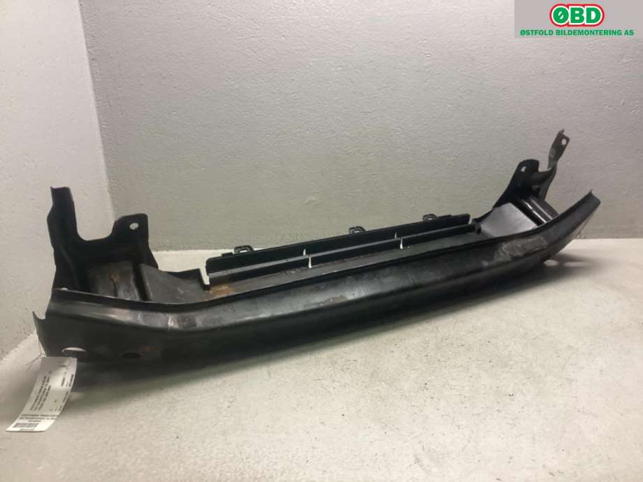 Støtfangerforsterkning foran til VW Transporter / Caravelle 2003-2009 (Fase 1) (T5) (T5) (VOLKSWAGEN|7H0 807 109 B|)