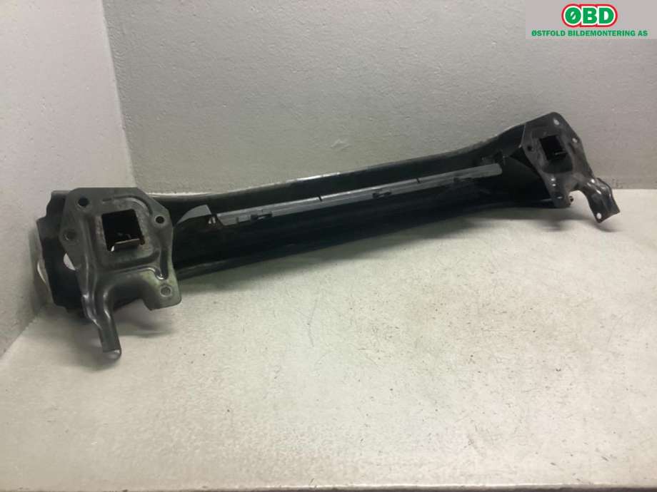 Støtfangerforsterkning foran til VW Transporter / Caravelle 2003-2009 (Fase 1) (T5) (T5) (VOLKSWAGEN|7H0 807 109 B|)
