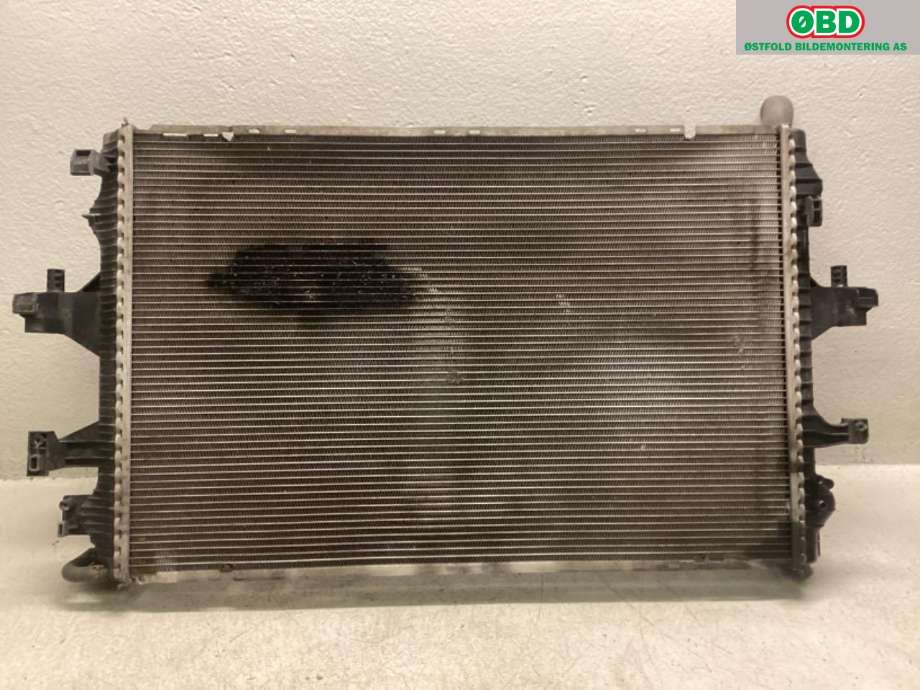 Radiator (automat gir) til VW Transporter / Caravelle 2003-2009 (Fase 1) (T5) (T5) (VOLKSWAGEN|7H0 121 253 J|)