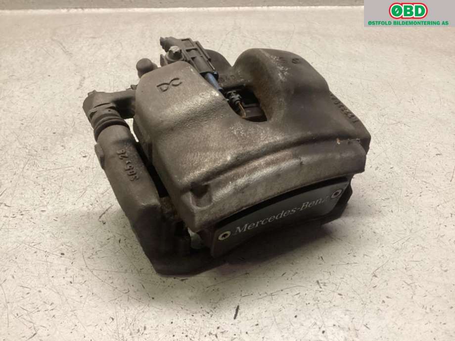 Bremsecaliper høyre foran til Mercedes CLA 2019-->> (C118) (C118) (MERCEDES|A 247 421 40 00|)