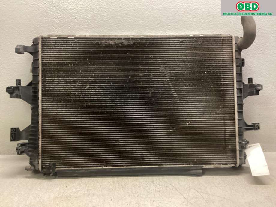 Radiator (automat gir) til VW Transporter / Caravelle 2009-2015 (Fase 2) (T5) (T5) (VOLKSWAGEN|7E0 121 253 A|)