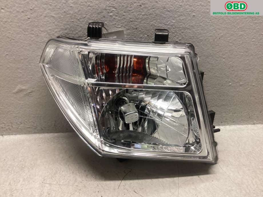 Frontlykt høyre halogen til Nissan Pathfinder 2005-2010 (Fase 1) (R51) (R51) (NISSAN|26010EB380|)