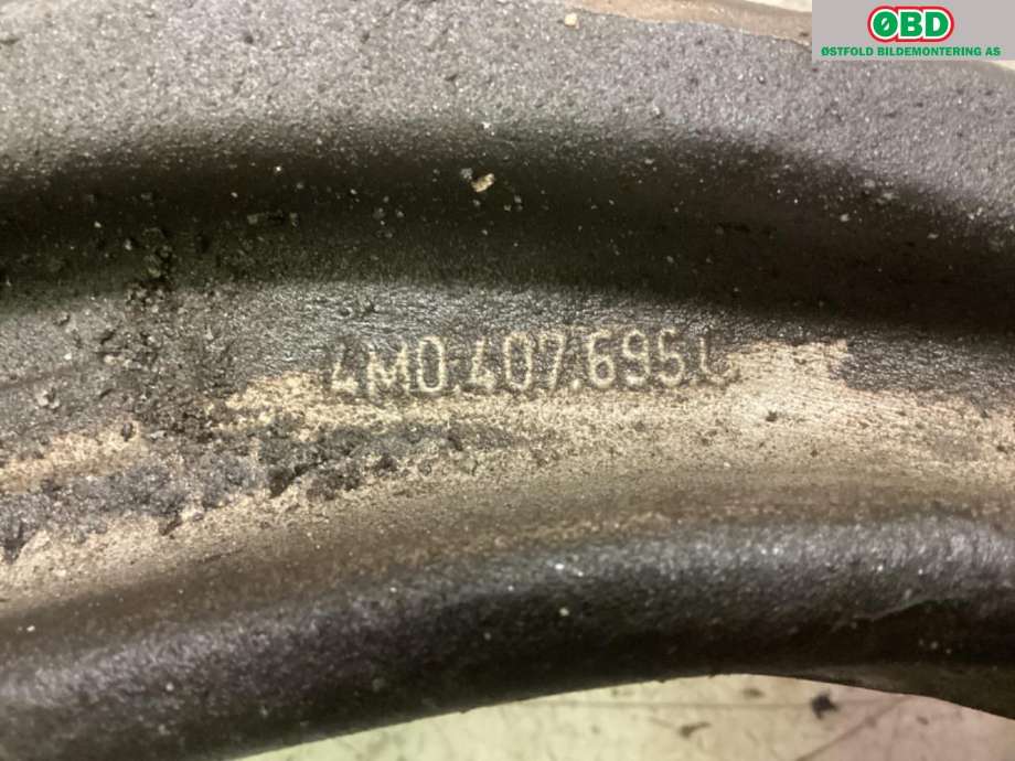 Bærebru venstre foran nedre til Audi Q7 2015-->> (Type II) (AUDI|4M0 407 694 E|4M0 407 694 F|)