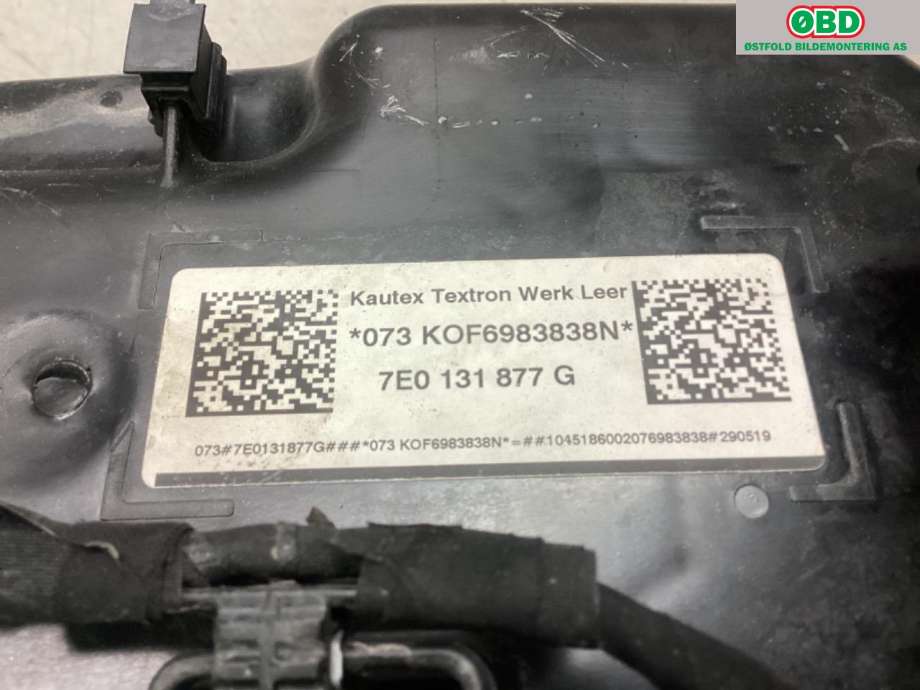 AdBlue tank til VW Transporter / Caravelle 2019-->> (T6.1) (T6.1) (VOLKSWAGEN|7E0 131 877 H|)