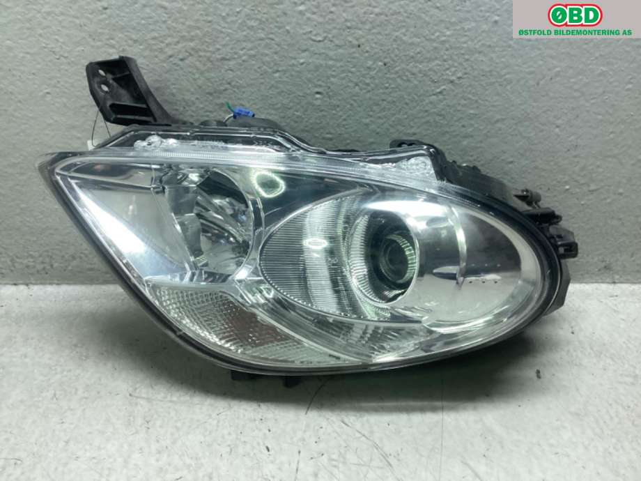 Frontlykt venstre halogen til Peugeot iOn 2011-2020 (PEUGEOT|)