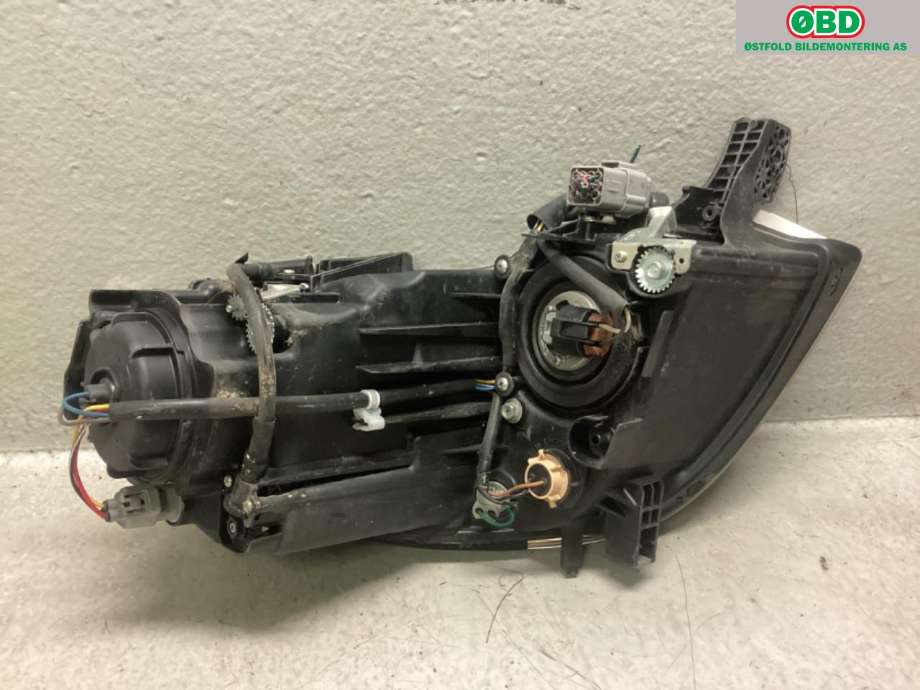 Frontlykt venstre halogen til Peugeot iOn 2011-2020 (PEUGEOT|)