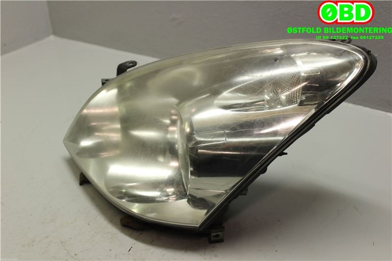 Frontlykt venstre halogen til Toyota Verso 2004-2009 (Type II) (TOYOTA|811700F010|)