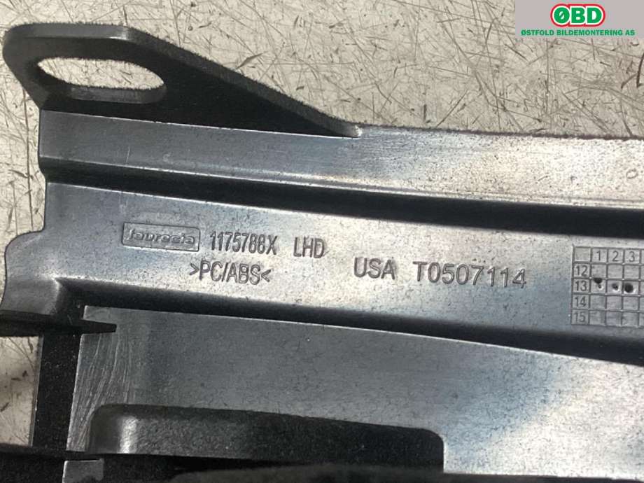 Hanskerom til BMW X5 2013-2018 (F15) (F15) (BMW|51 16 9 287 302|51 45 9 276 266|)