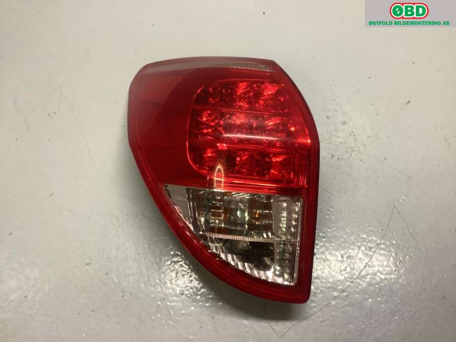 Baklykt venstre til Toyota RAV4 2006-2009 (Type III, Fase 1) (TOYOTA|8156142091|)