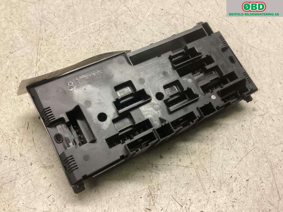 Sikringsboks til BMW 7-Serie 2009-2015 (F01/F02/F03/F04) (F01/F02/F03/F04) (BMW|61 14 9 234 421|)