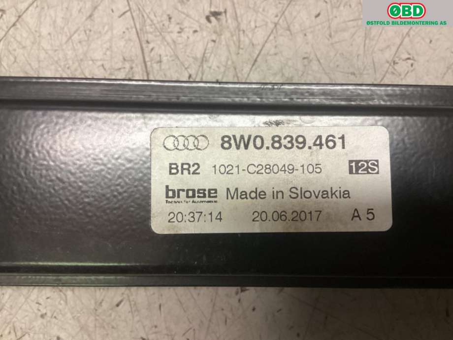 Ruteheis venstre til Audi A4 2015-2019 (Type V, Fase 1) (B9) (B9) (AUDI|8W0 959 811|8W0 839 461|)