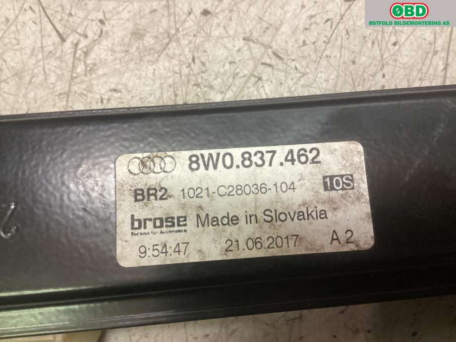 Ruteheis høyre til Audi A4 2015-2019 (Type V, Fase 1) (B9) (B9) (AUDI|8W0 959 802|8W0 837 462|)
