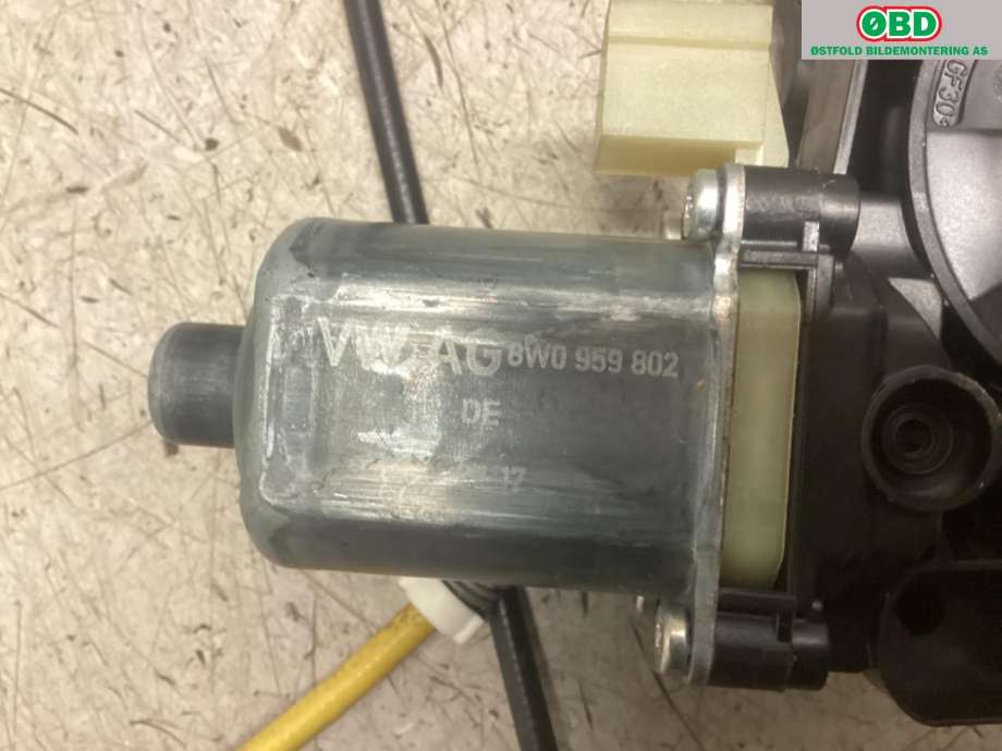 Ruteheis høyre til Audi A4 2015-2019 (Type V, Fase 1) (B9) (B9) (AUDI|8W0 959 802|8W0 837 462|)
