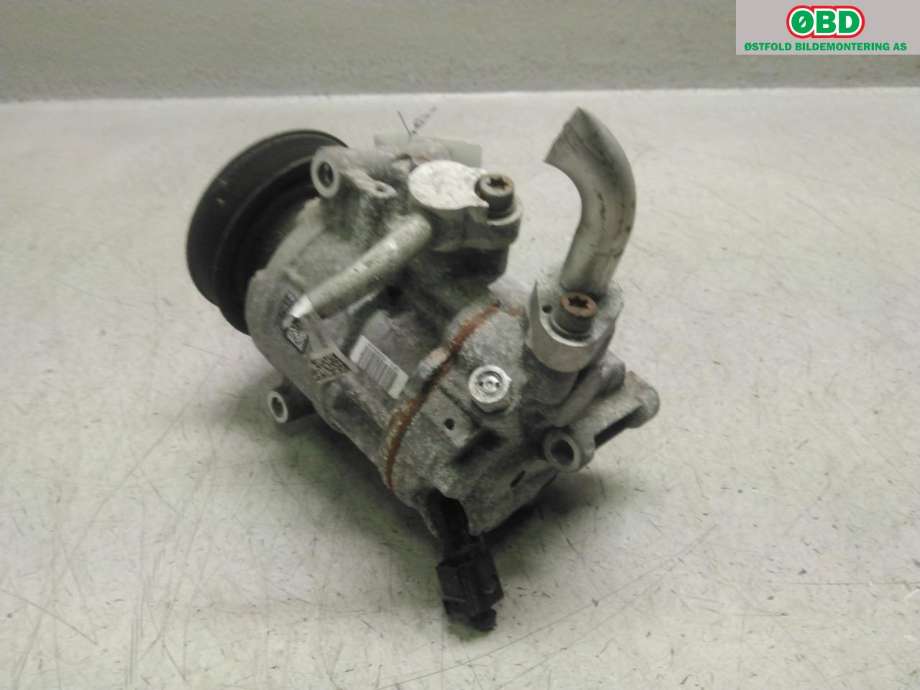 Aircondition kompressor til Audi A4 2015-2019 (Type V, Fase 1) (B9) (B9) (AUDI|4M0 816 803|)