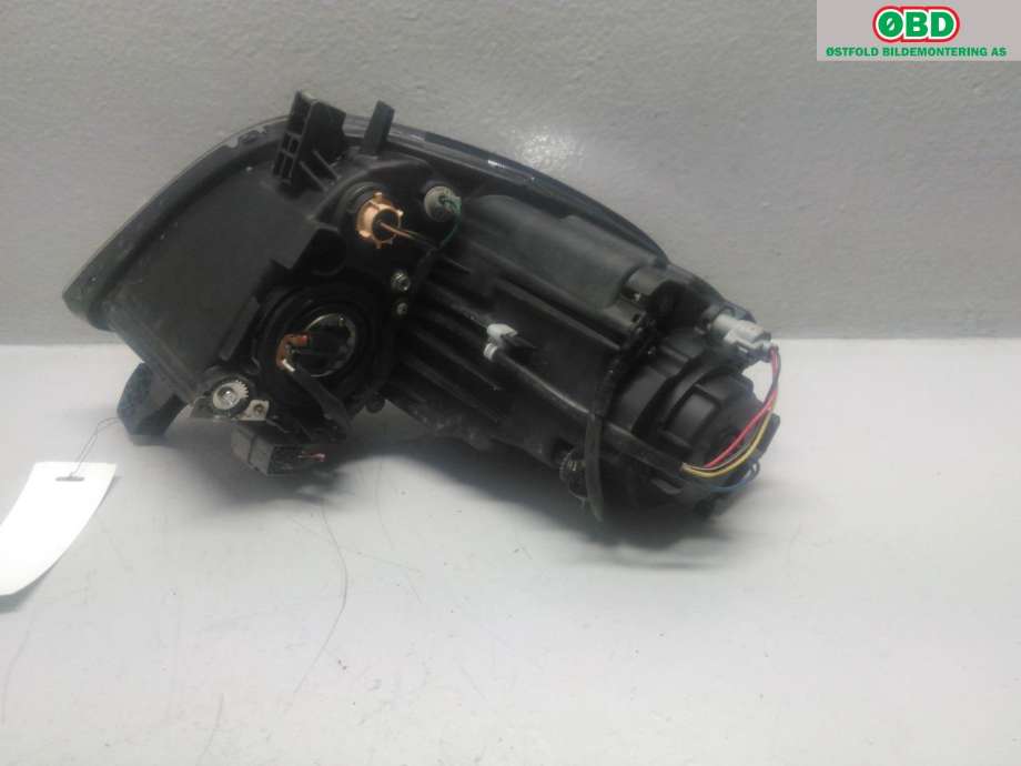 Frontlykt venstre halogen til Peugeot iOn 2011-2020  (PEUGEOT|6208 W9|)