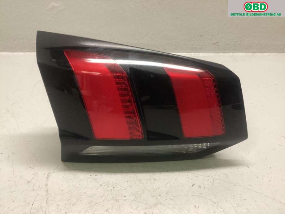 Baklykt venstre indre til Peugeot 5008 2017-->> (Type II) (PEUGEOT|98 110 278 80|)