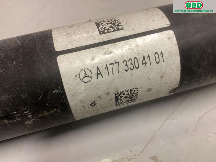 Drivaksel høyre foran til Mercedes A-Klasse 2018-->> (W177) (W177) (MERCEDES|A 177 330 01 01|A 177 330 97 00|)