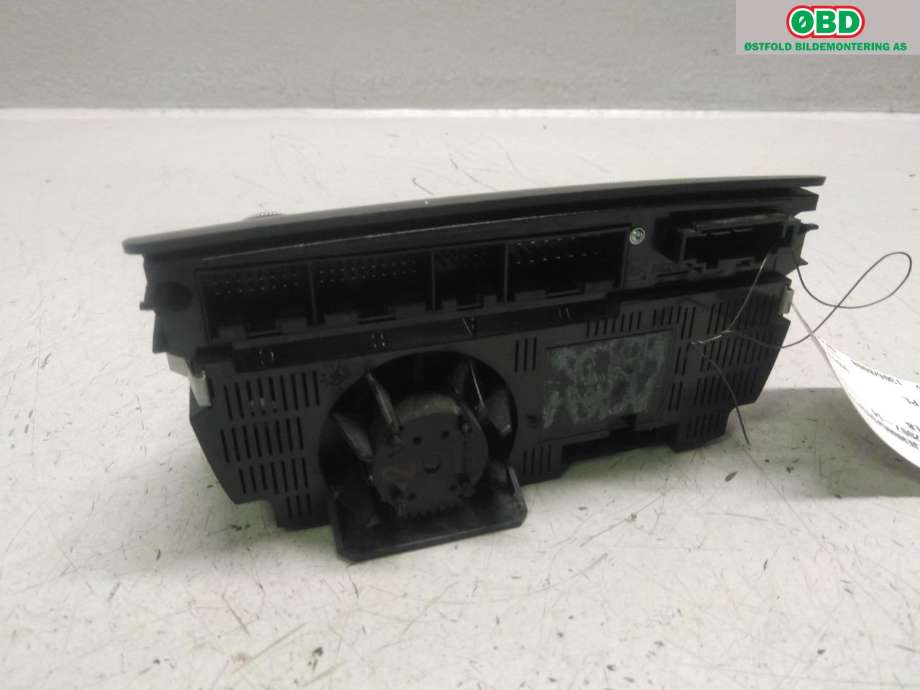 Varmeapparat betjening til Audi TT 2006-2014 (Type II) (AUDI|8J0 820 043 BB|)