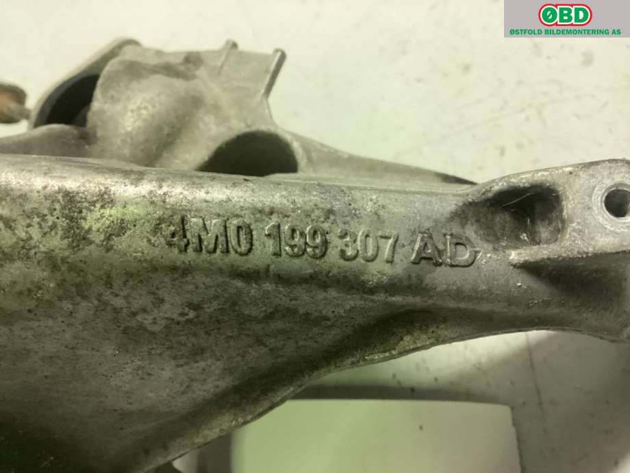 Motorfeste til Audi A5 2016-->> (Type II)  (AUDI|4M0 199 307 AD|)