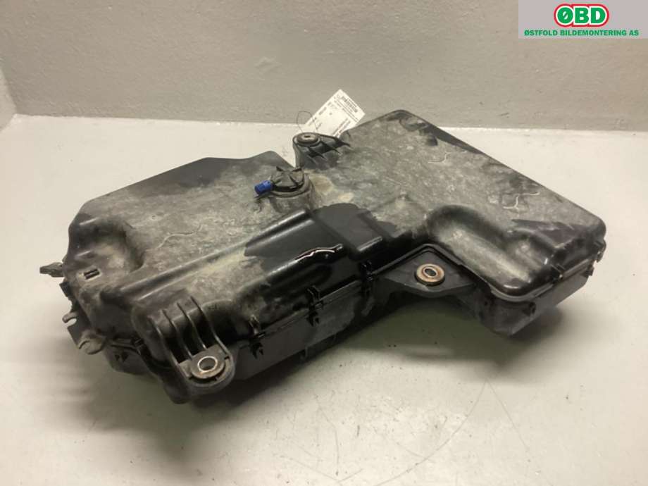 AdBlue tank til VW Transporter / Caravelle 2015-2019 (T6) (T6) (VOLKSWAGEN|7E0 131 877 H|)