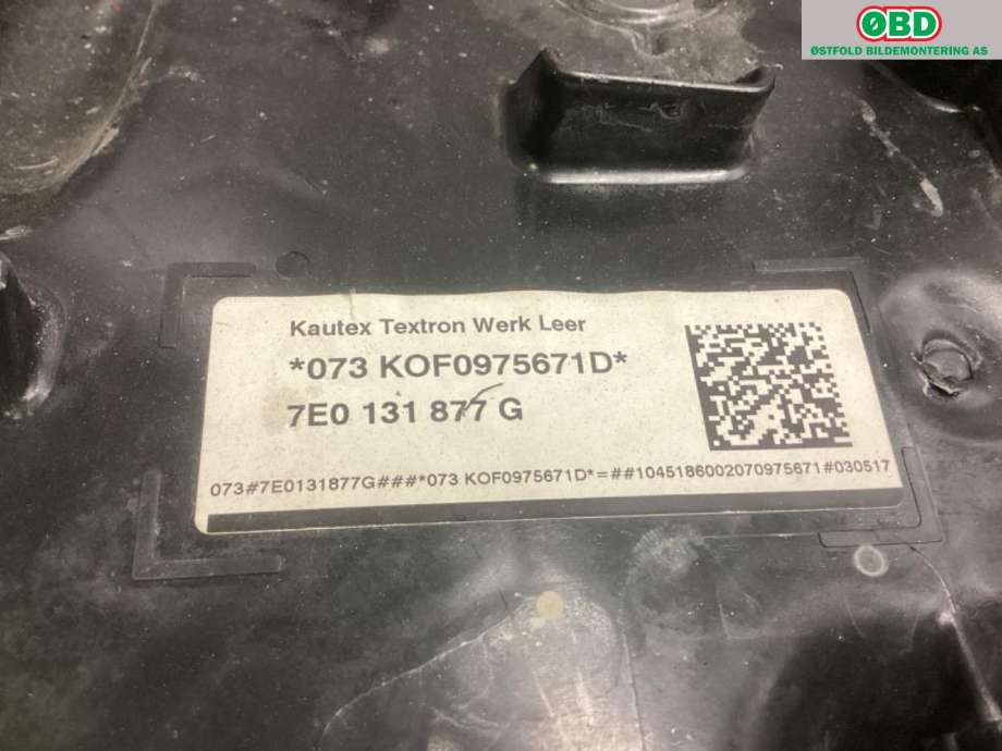 AdBlue tank til VW Transporter / Caravelle 2015-2019 (T6) (T6) (VOLKSWAGEN|7E0 131 877 H|)