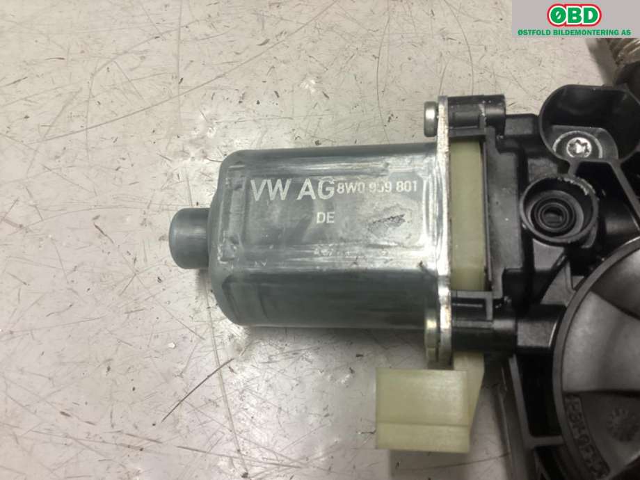 Ruteheis venstre foran til Audi A4 2015-2019 (Type V, Fase 1) (B9) (B9) (AUDI|8W0 837 461|8W0 959 801|)