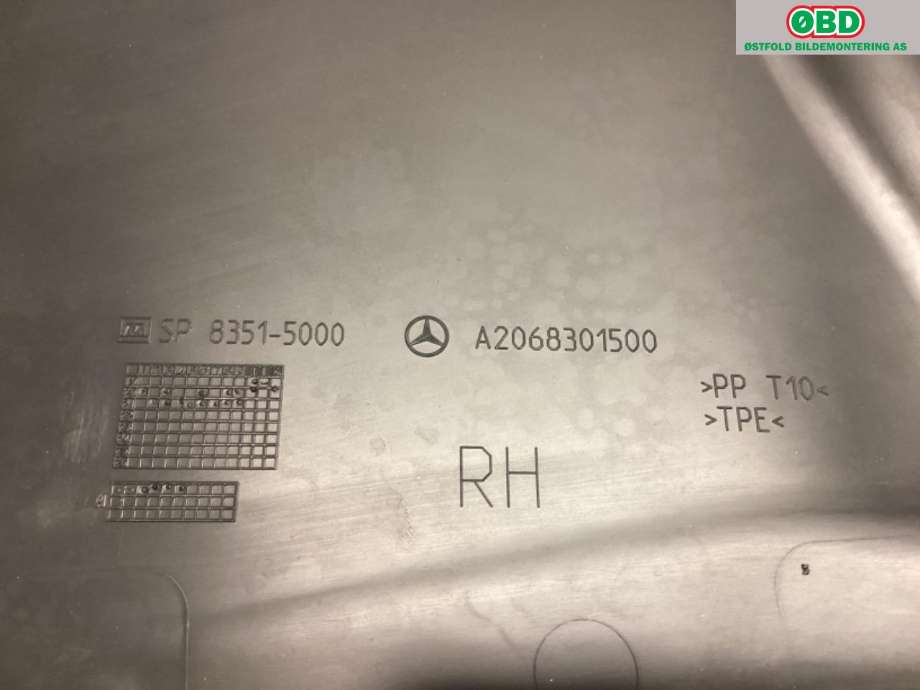 Deksel til Mercedes C-Klasse 2021-->> (W206) (W206) (MERCEDES|A 206 830 15 00|)