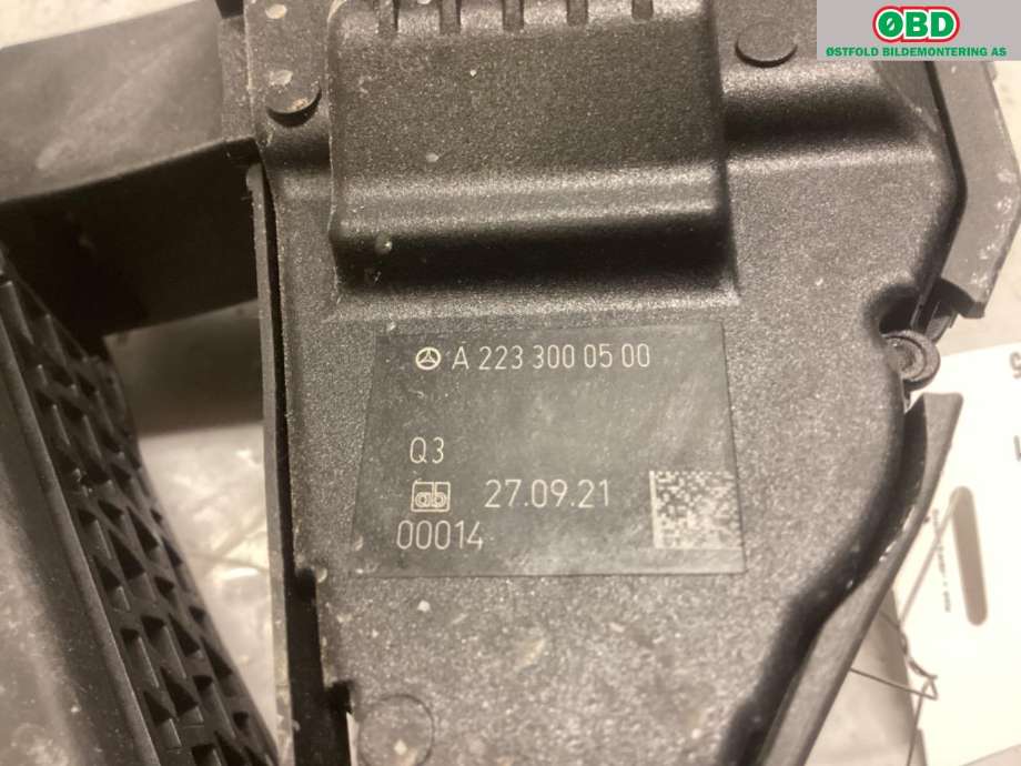 Pedal gass til Mercedes C-Klasse 2021-->> (W206) (W206) (MERCEDES|A 223 300 05 00|)