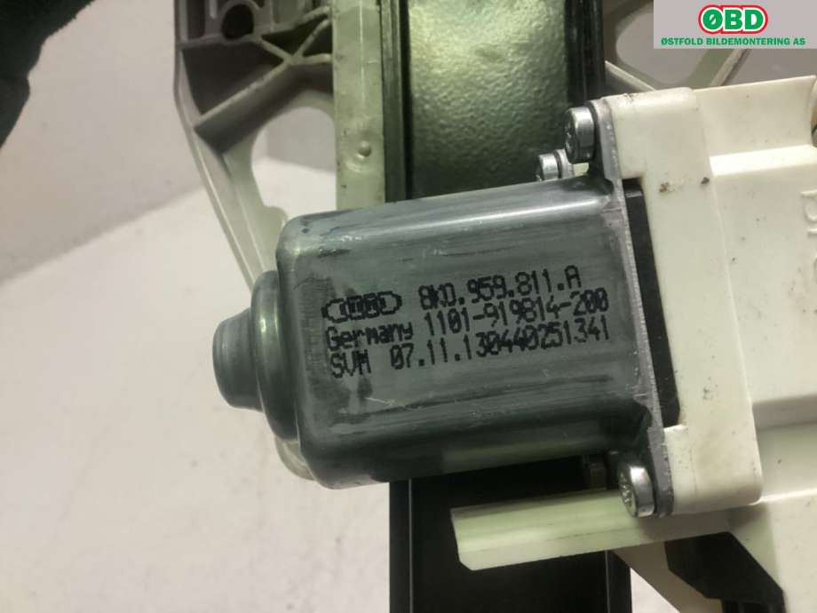Ruteheis venstre til Audi A6, Allroad 2012-2014 (Type III, Fase 1) (C7) (C7) (AUDI|4G0 839 461|8K0 959 811 A|)