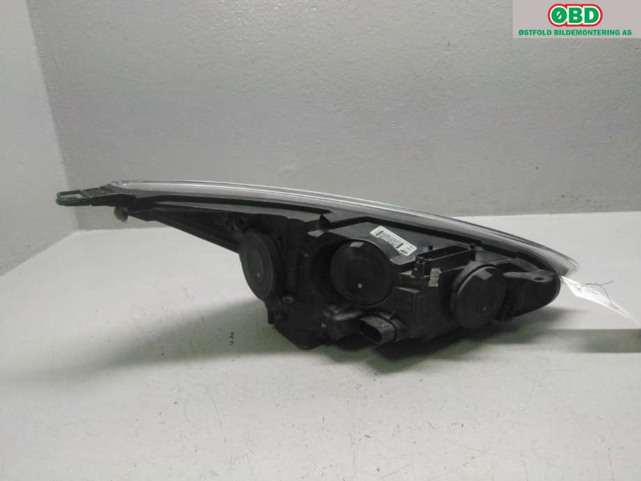 Frontlykt venstre halogen til Ford Focus 2014-2018 (Type III, Fase 2)  (FORD|2063541|)