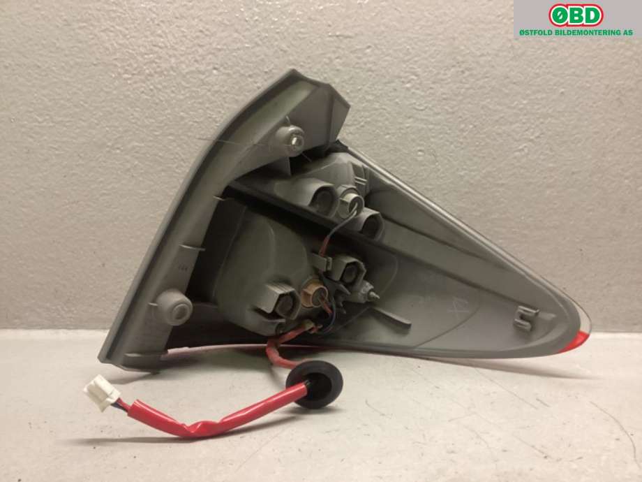 Baklykt venstre til Toyota Verso-S 2011-2015 (COMBI) (COMBI) (TOYOTA|8156152730|)