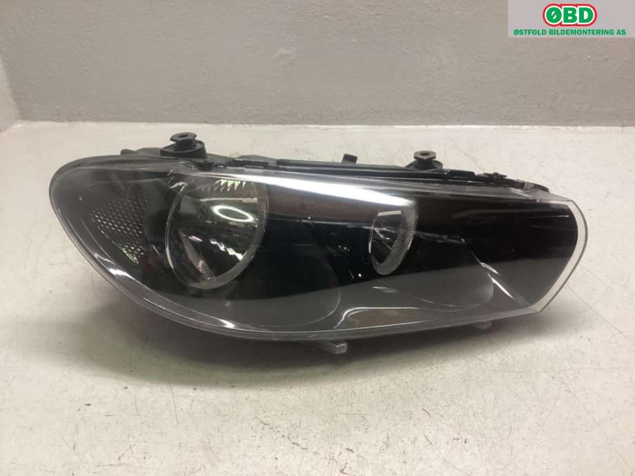 Frontlykt høyre halogen til VW Scirocco 2008-2013 (VOLKSWAGEN|1K8 941 006 K|1K8 941 006 P|)