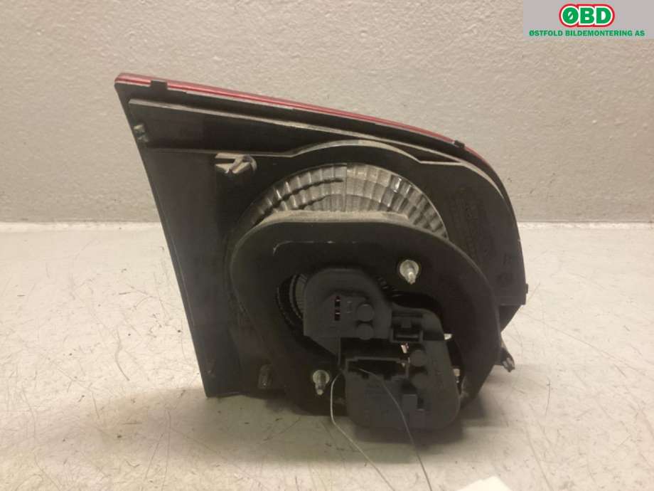 Baklykt høyre indre til VW Golf VI 2008-2012  (VOLKSWAGEN|5K0 945 094 AA|)
