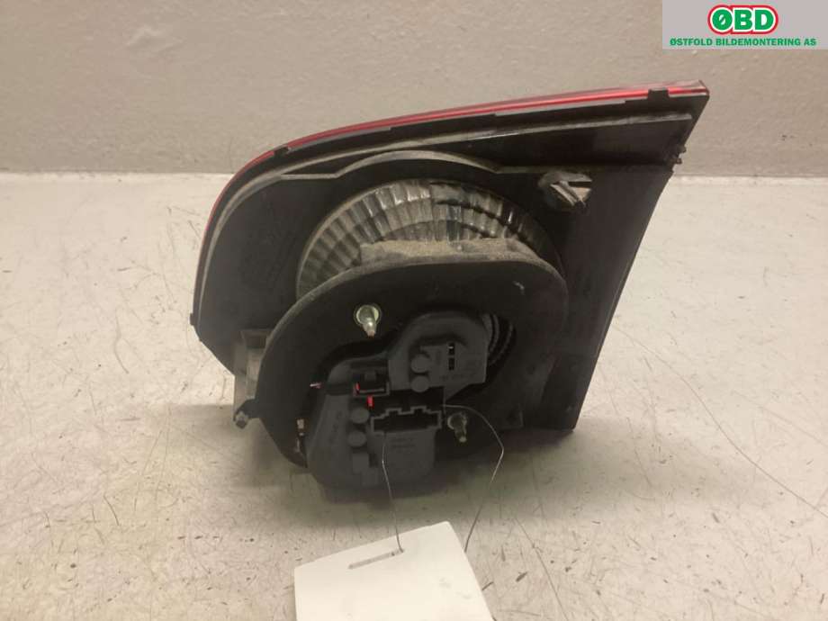 Baklykt venstre indre til VW Golf VI 2008-2012  (VOLKSWAGEN|5K0 945 093 AA|)