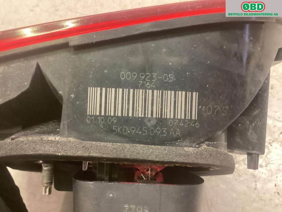 Baklykt venstre indre til VW Golf VI 2008-2012  (VOLKSWAGEN|5K0 945 093 AA|)