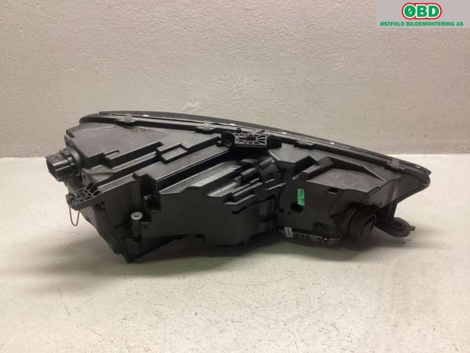 Frontlykt venstre xenon til Audi A4, Allroad 2016-->> (Type II) (B9) (B9) (8W0 941 035 E|)