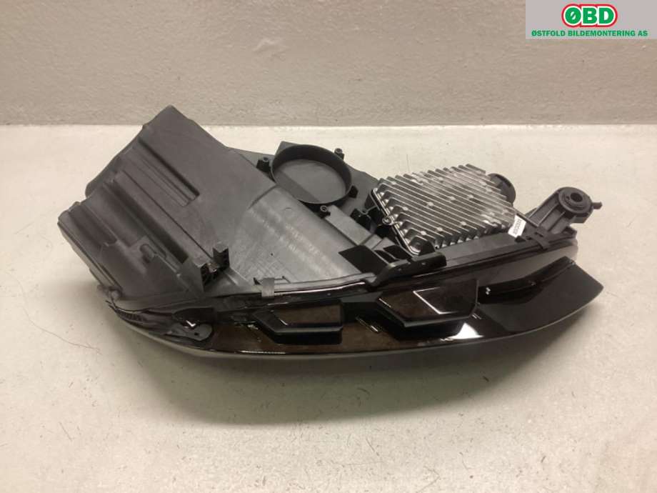 Frontlykt venstre xenon til Audi A4, Allroad 2016-->> (Type II) (B9) (B9) (8W0 941 035 E|)