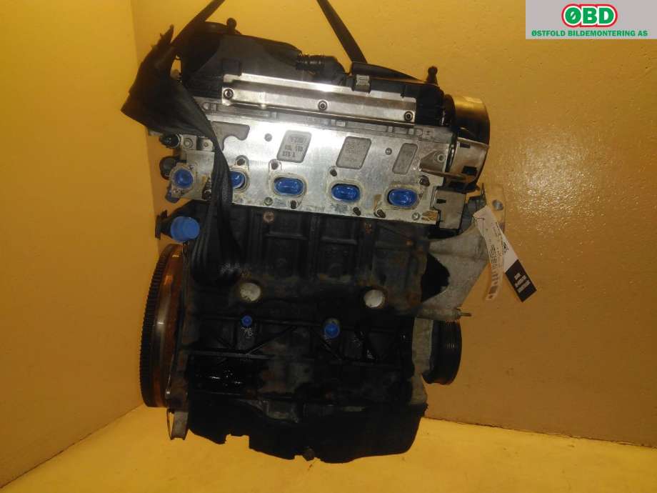 Motor diesel til VW Golf VI 2008-2012  (VOLKSWAGEN|03L 100 036 L|03L 100 090 Q|CAYC)