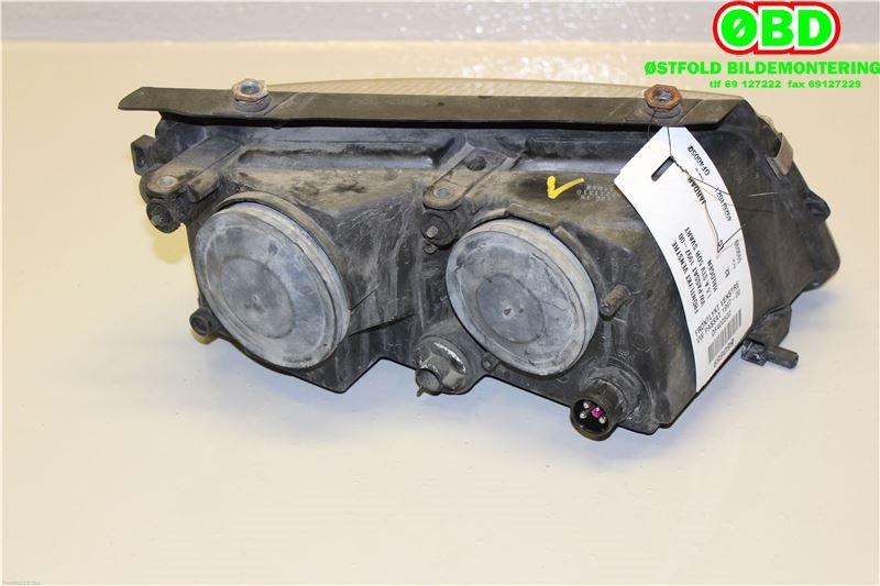 Frontlykt venstre halogen til VW Passat 1997-2000 (B5,3B) (B5,3B) (VOLKSWAGEN|3B0 941 017 R|)