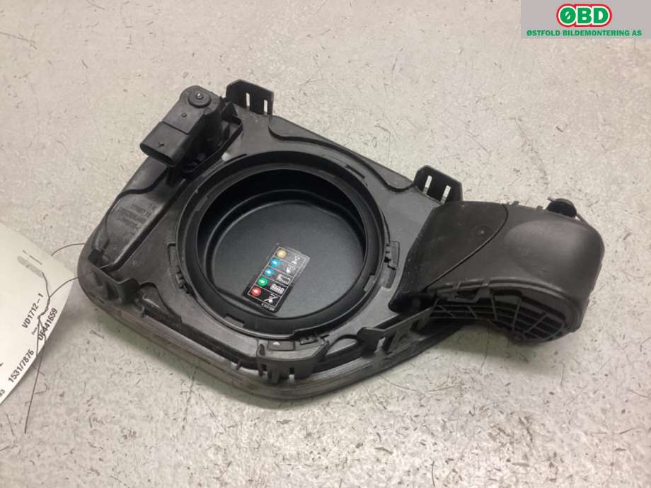 Batterilader inntak/luke til BMW 3-Serie 2012-2018 (F30/F31/F34) (F30/F31/F34) (BMW|51 17 7 368 306|)