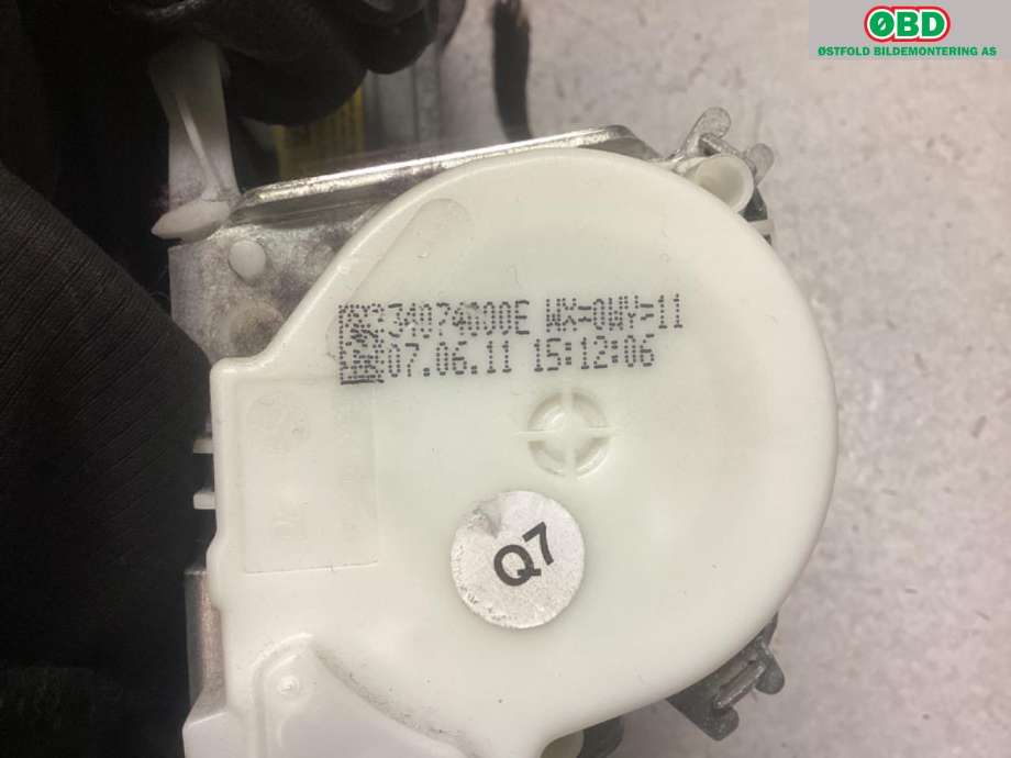 Airbag beltestrammer til Mercedes C-Klasse 2011-2014 (Fase 2) (W204) (W204) (MERCEDES|A 204 860 97 85|)