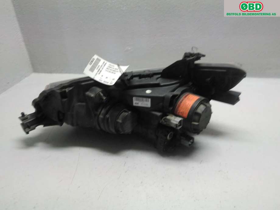 Frontlykt høyre halogen til Mitsubishi Outlander 2012-2015 (Type III, Fase 1) (MITSUBISHI|8301C204|)