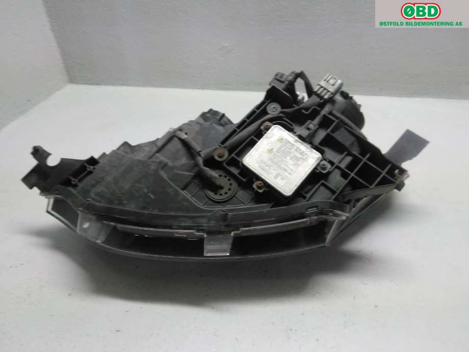 Frontlykt høyre halogen til Mitsubishi Outlander 2012-2015 (Type III, Fase 1) (MITSUBISHI|8301C204|)