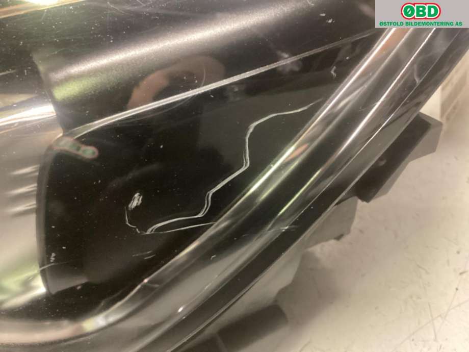 Frontlykt venstre halogen til Peugeot 308 2013-2021 (Type II)  (96 778 324 80|)