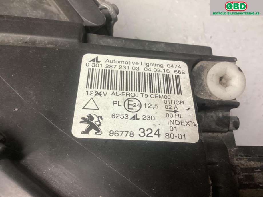 Frontlykt venstre halogen til Peugeot 308 2013-2021 (Type II)  (96 778 324 80|)