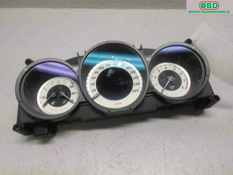Instrumentpanel til Mercedes CLS 2011-2017 (C218) (C218) (MERCEDES|A 218 900 07 03|A 218 900 67 04|)