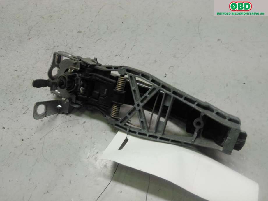 Dørhåndtak utv venstre foran til VW Transporter / Caravelle 2003-2009 (Fase 1) (T5) (T5) (VOLKSWAGEN|7H0 837 205 D|7H0 837 885 C|)