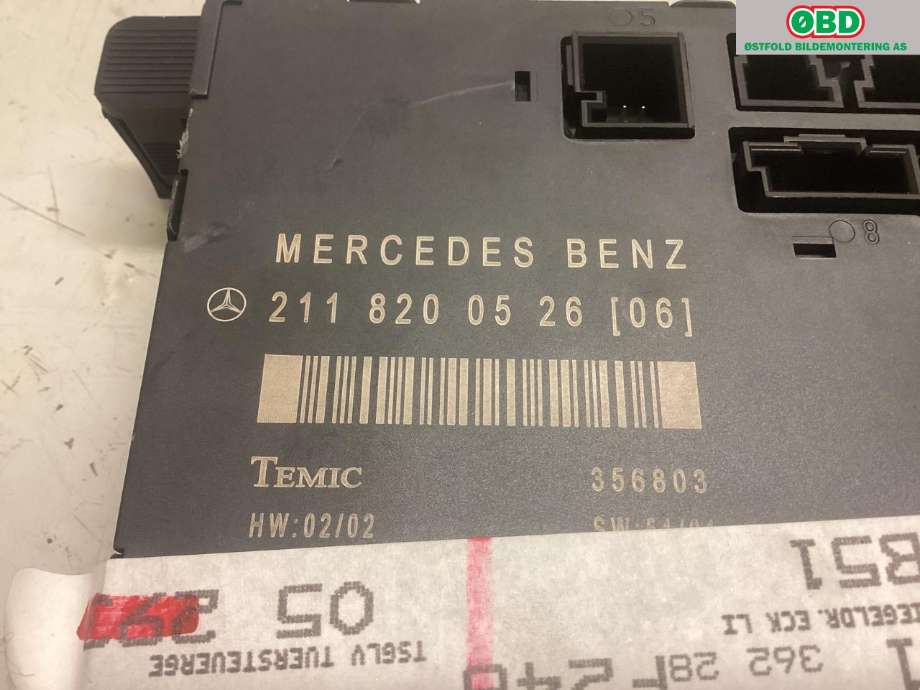 Styreenhet dør venstre foran til Mercedes E-Klasse 2002-2006 (Fase 1) (W211) (W211) (MERCEDES|A 211 820 05 26|)
