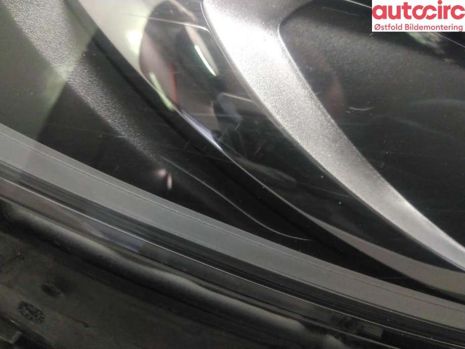 Frontlykt høyre halogen til Mercedes B-Klasse 2011-2018 (W246) (W246) (MERCEDES|A 246 820 02 39|)